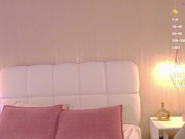 Violetta-Hills live cam on BongaCams