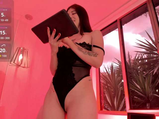 Violetta-Hills live cam on BongaCams