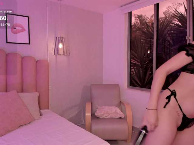 Violetta-Hills live cam on BongaCams