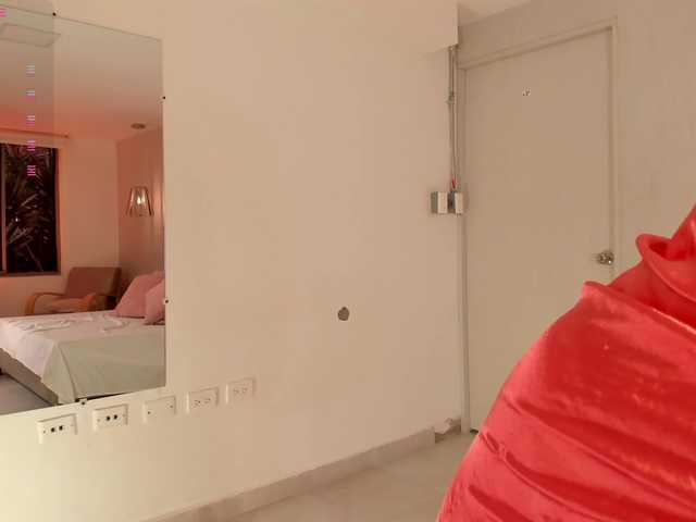 Violetta-Hills live cam on BongaCams