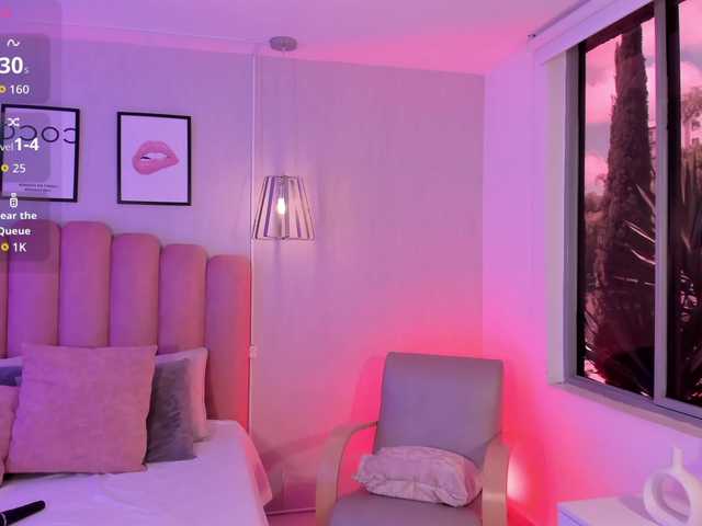 Violetta-Hills live cam on BongaCams