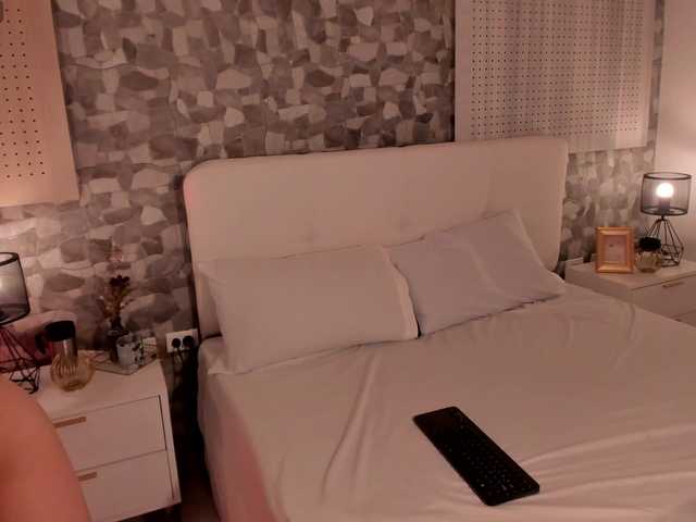 Violetta-Hills live cam on BongaCams
