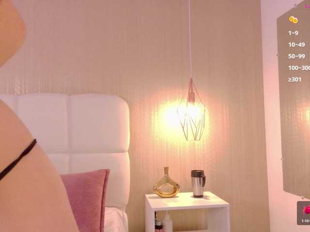 Violetta-Hills live cam on BongaCams