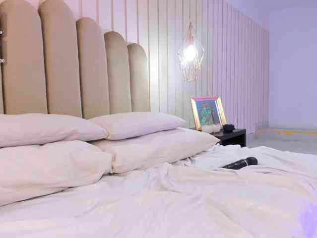 Violetta-Hills's webcam live show