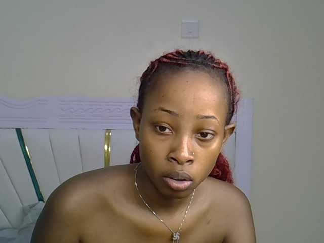 PetiteNoir live cam on BongaCams