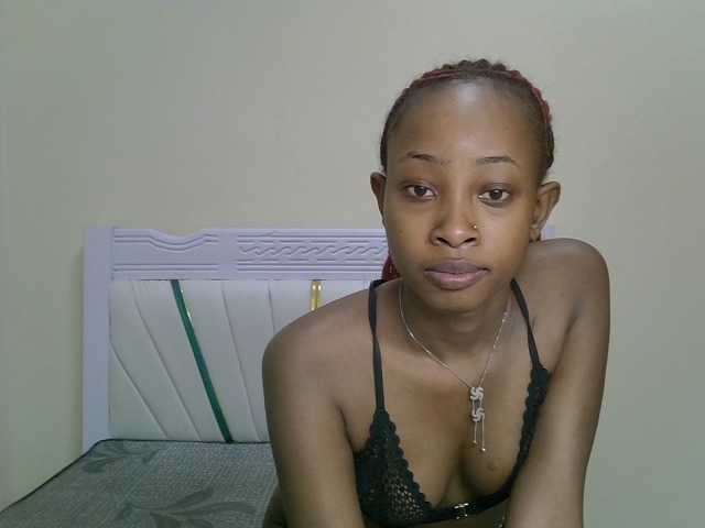 PetiteNoir live cam on BongaCams