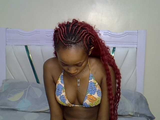 PetiteNoir live cam on BongaCams