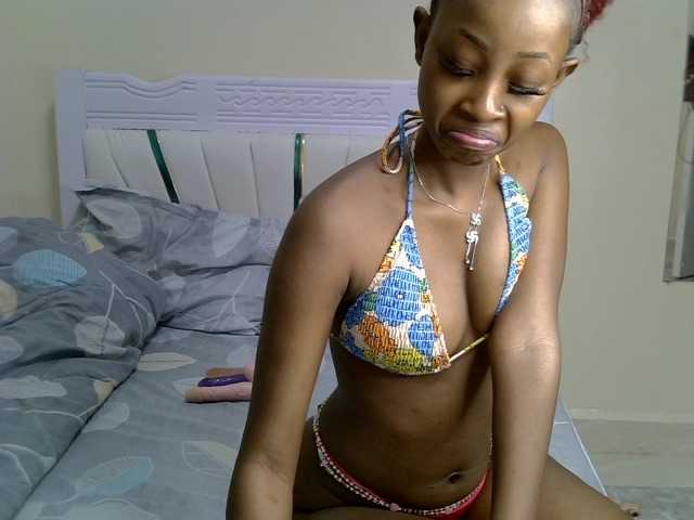 Profile and Statistics for PetiteNoir on BongaCams