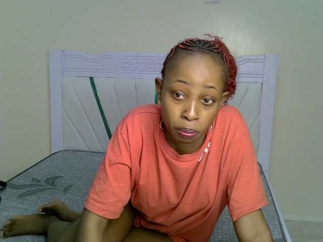 PetiteNoir live cam on BongaCams