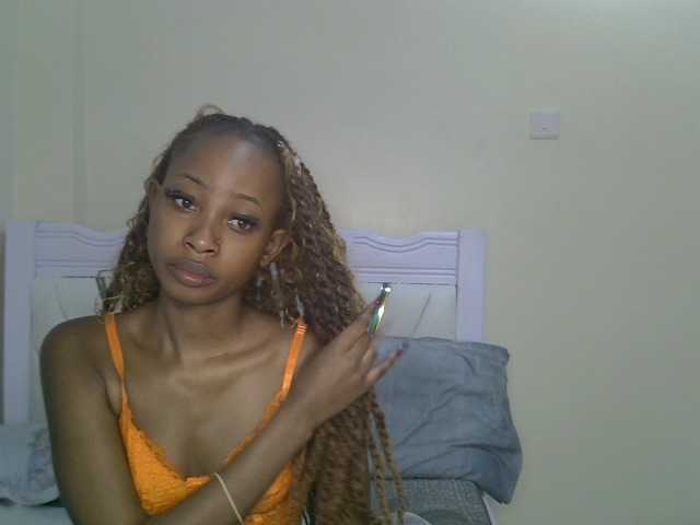 PetiteNoir live cam on BongaCams