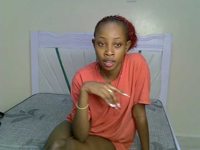 PetiteNoir live cam on BongaCams