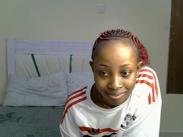 PetiteNoir live cam on BongaCams