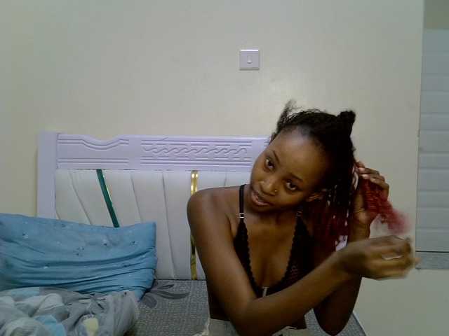 PetiteNoir live cam on BongaCams