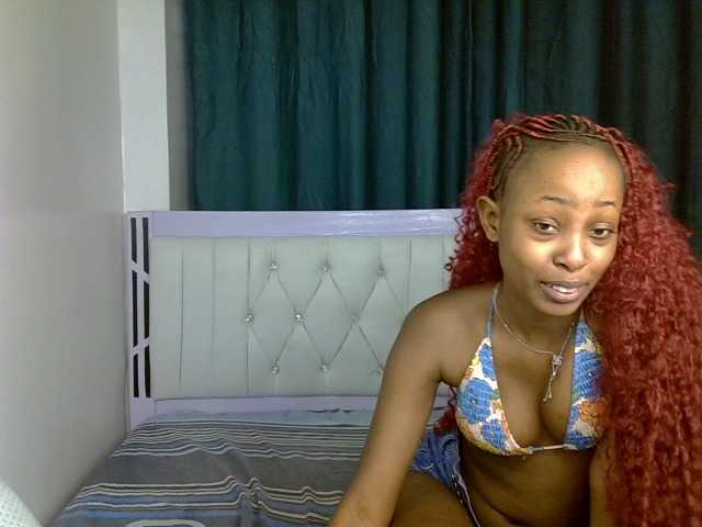 PetiteNoir live cam on BongaCams