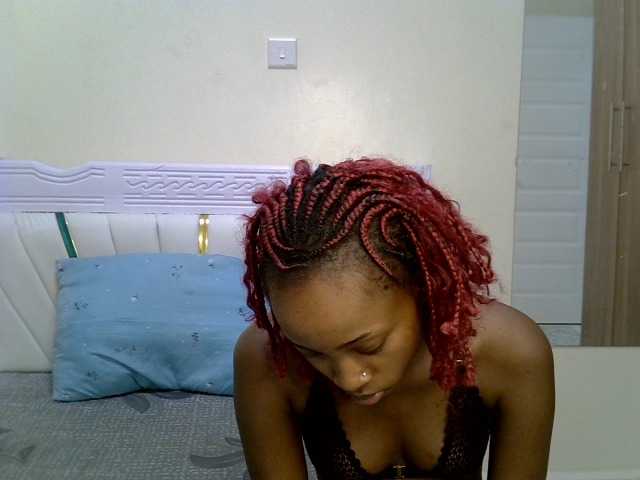 PetiteNoir live cam on BongaCams