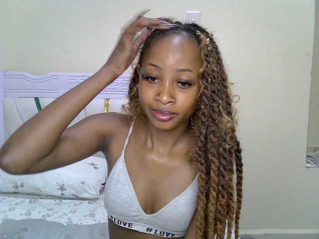 PetiteNoir, 21 y/o - Live Cam on BongaCams