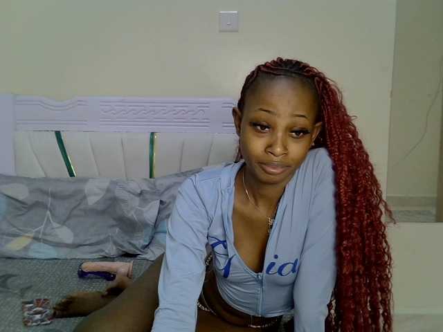 PetiteNoir live cam on BongaCams