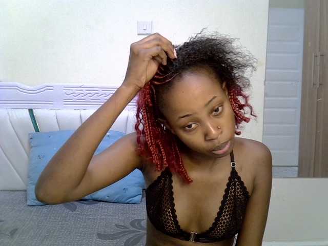 PetiteNoir live cam on BongaCams