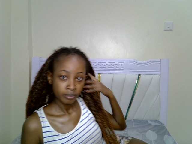 PetiteNoir Live Cam on BongaCams