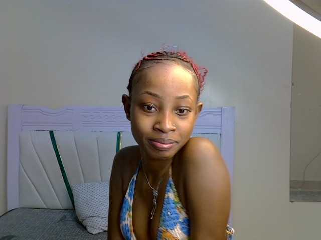 PetiteNoir live cam on BongaCams