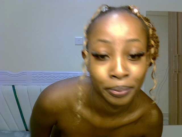 PetiteNoir live cam on BongaCams