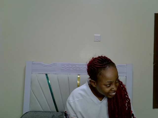 PetiteNoir live cam on BongaCams