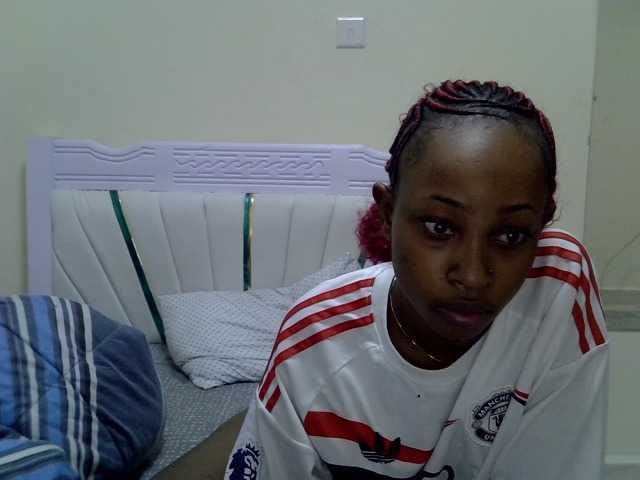 PetiteNoir live cam on BongaCams