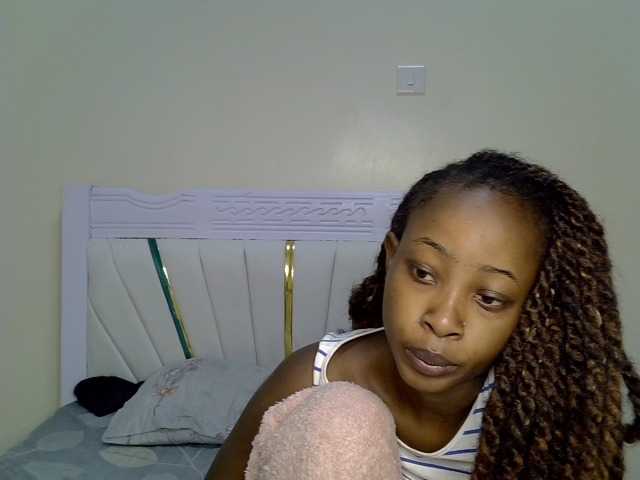 PetiteNoir live cam on BongaCams