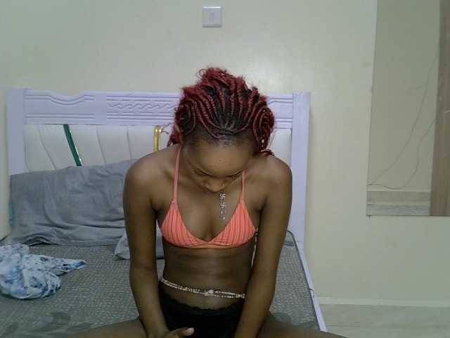 PetiteNoir live cam on BongaCams