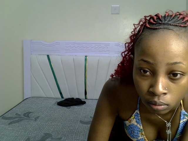 PetiteNoir live cam on BongaCams