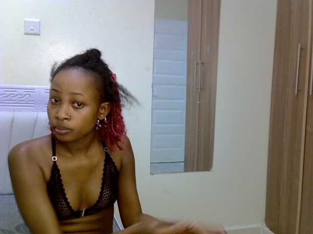 PetiteNoir live cam