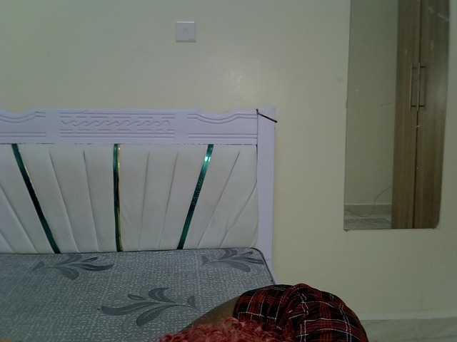PetiteNoir live cam on BongaCams