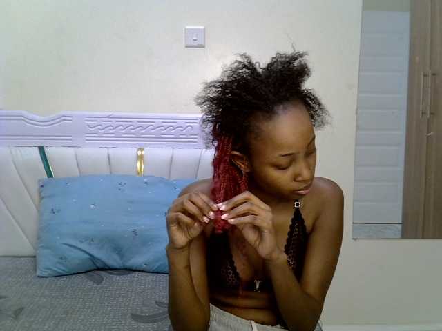 PetiteNoir live cam on BongaCams