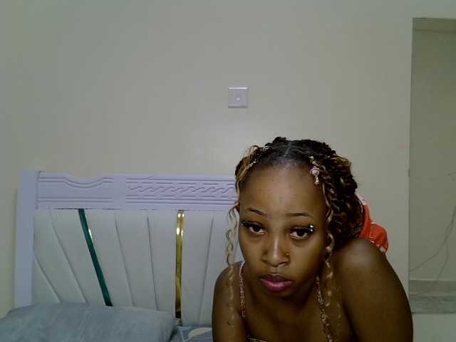 PetiteNoir live cam on BongaCams