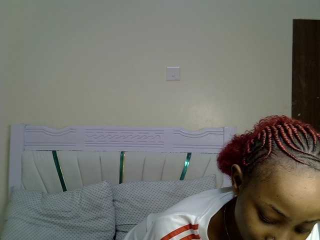 PetiteNoir live cam on BongaCams