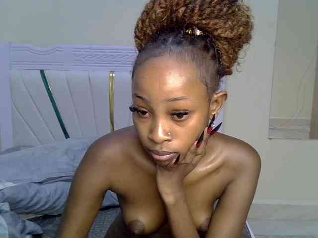 PetiteNoir webcam