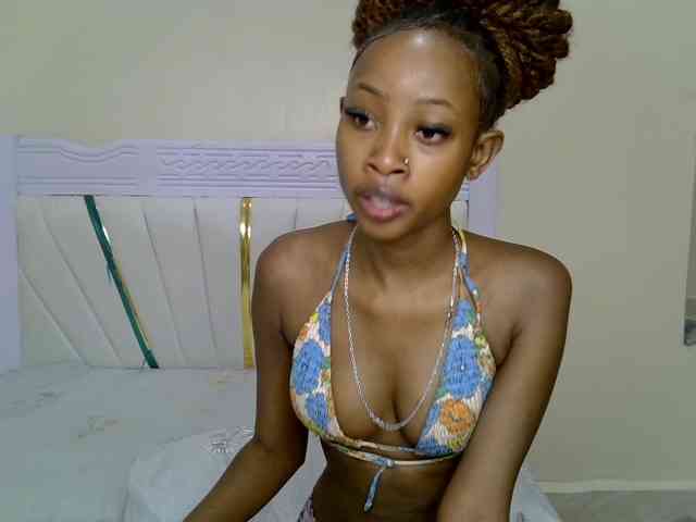 PetiteNoir webcam