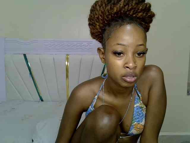 PetiteNoir webcam