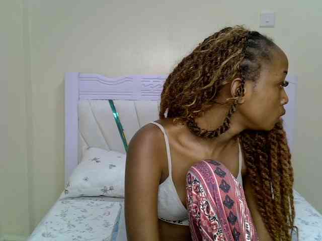 PetiteNoir webcam