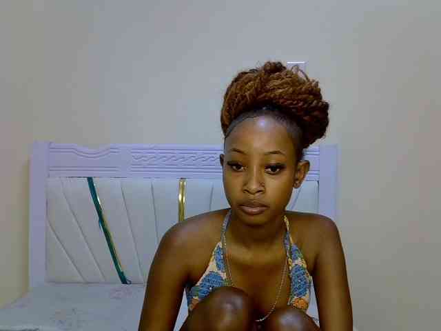 PetiteNoir webcam