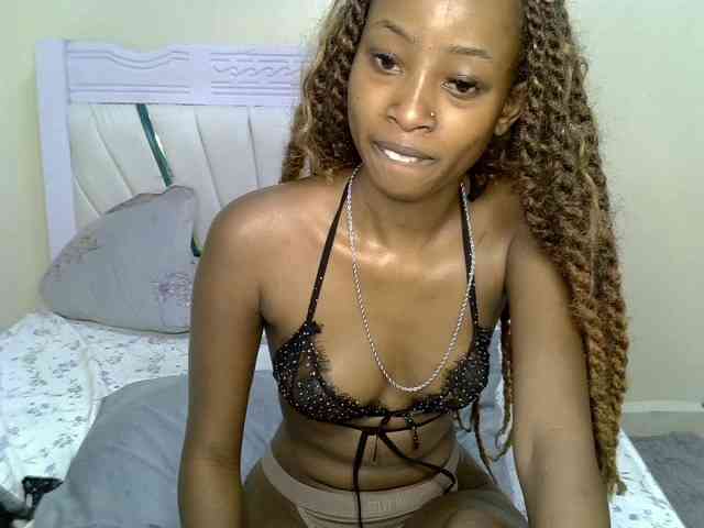 PetiteNoir webcam