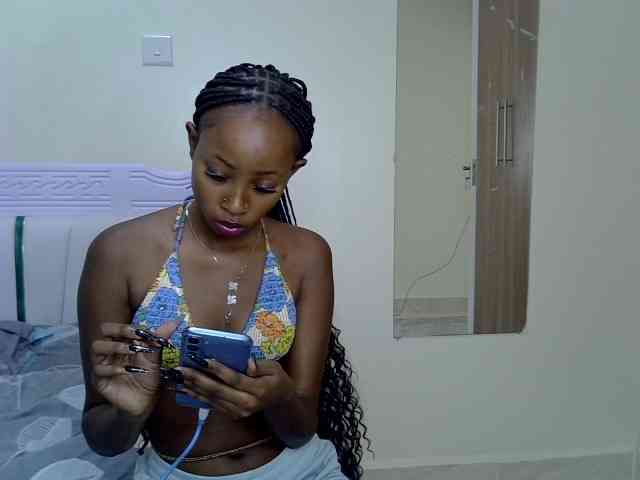 PetiteNoir webcam
