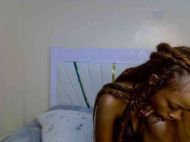 PetiteNoir webcam