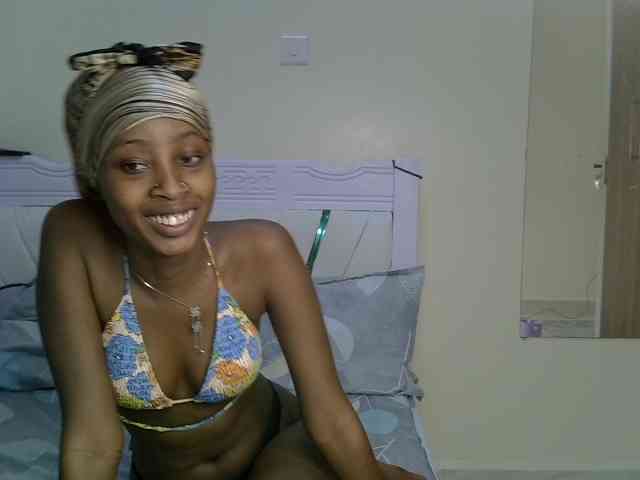 PetiteNoir webcam