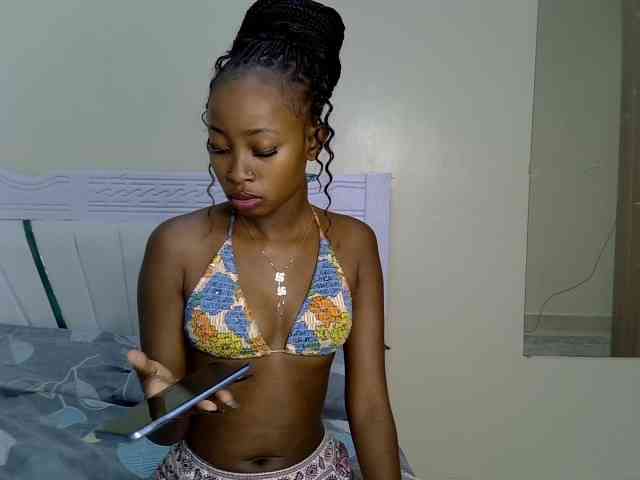 PetiteNoir webcam