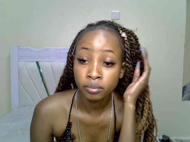 PetiteNoir webcam