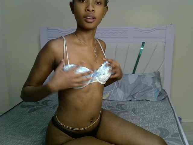 PetiteNoir webcam
