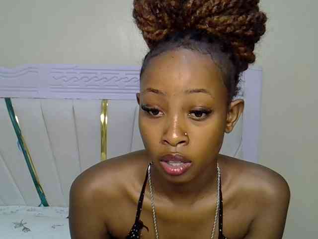 PetiteNoir webcam