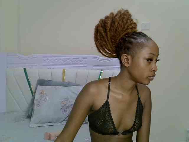 PetiteNoir webcam