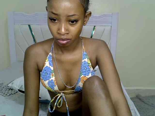 PetiteNoir webcam